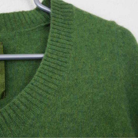 Old Navy 100% Cashmere Green Scoop Neck Sweater Sz XS bell sleeves grass green - Picture 4 of 6